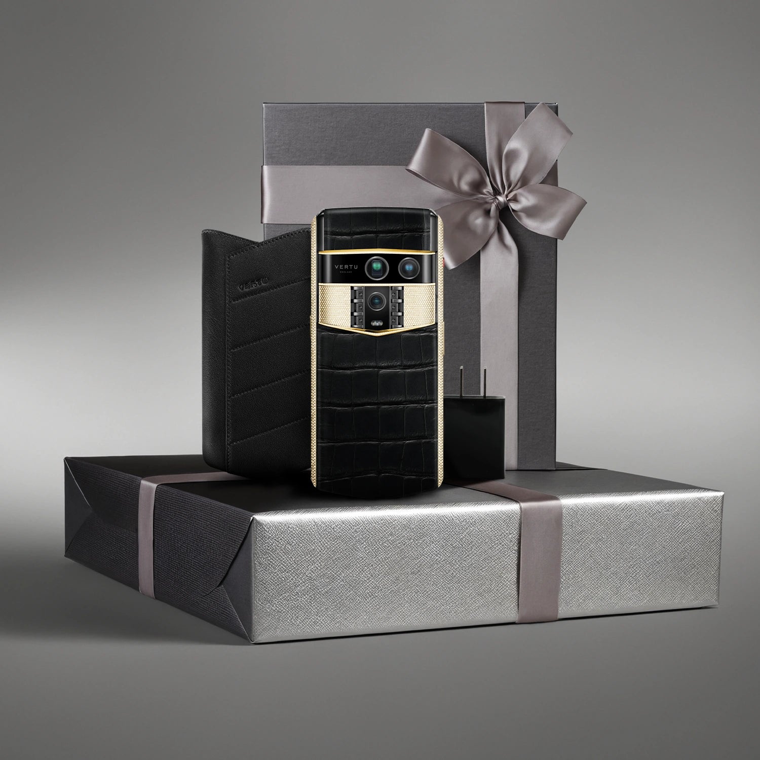 Agent Q Alligator Gold & Full Diamond Collector’s Edition