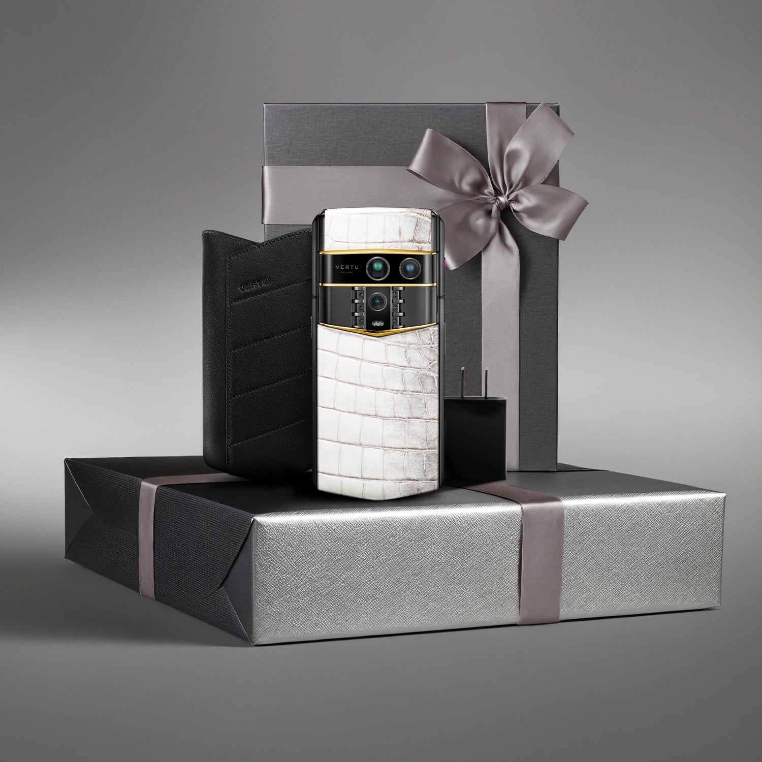 Agent Q Himalaya Alligator Gold Accent Collector’s Edition